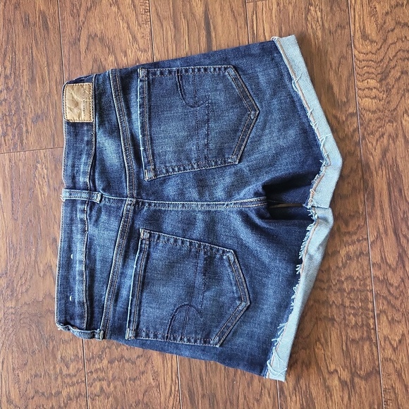 American Eagle Outfitter. Jean shorts. Size 4. MIDI - Picture 6 of 16